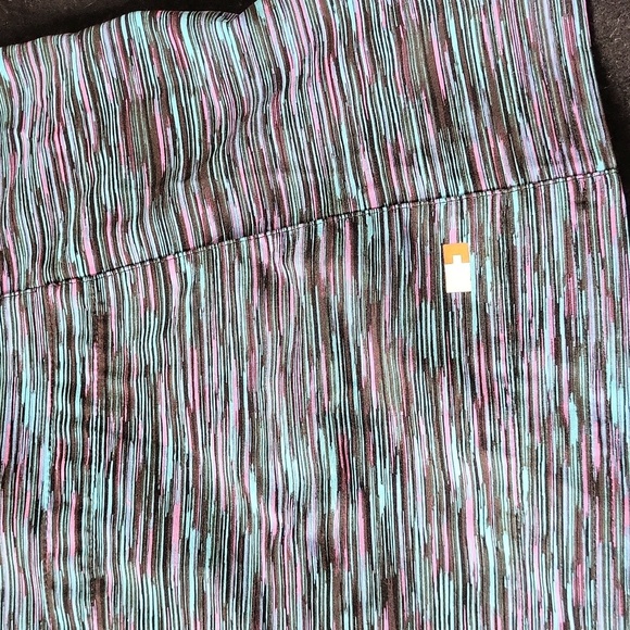 Women's XXL  Scrub Top - Picture 2 of 4